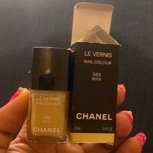 Chanel Polish - Color "Beige" be chic and
sassy in this preppy beige.